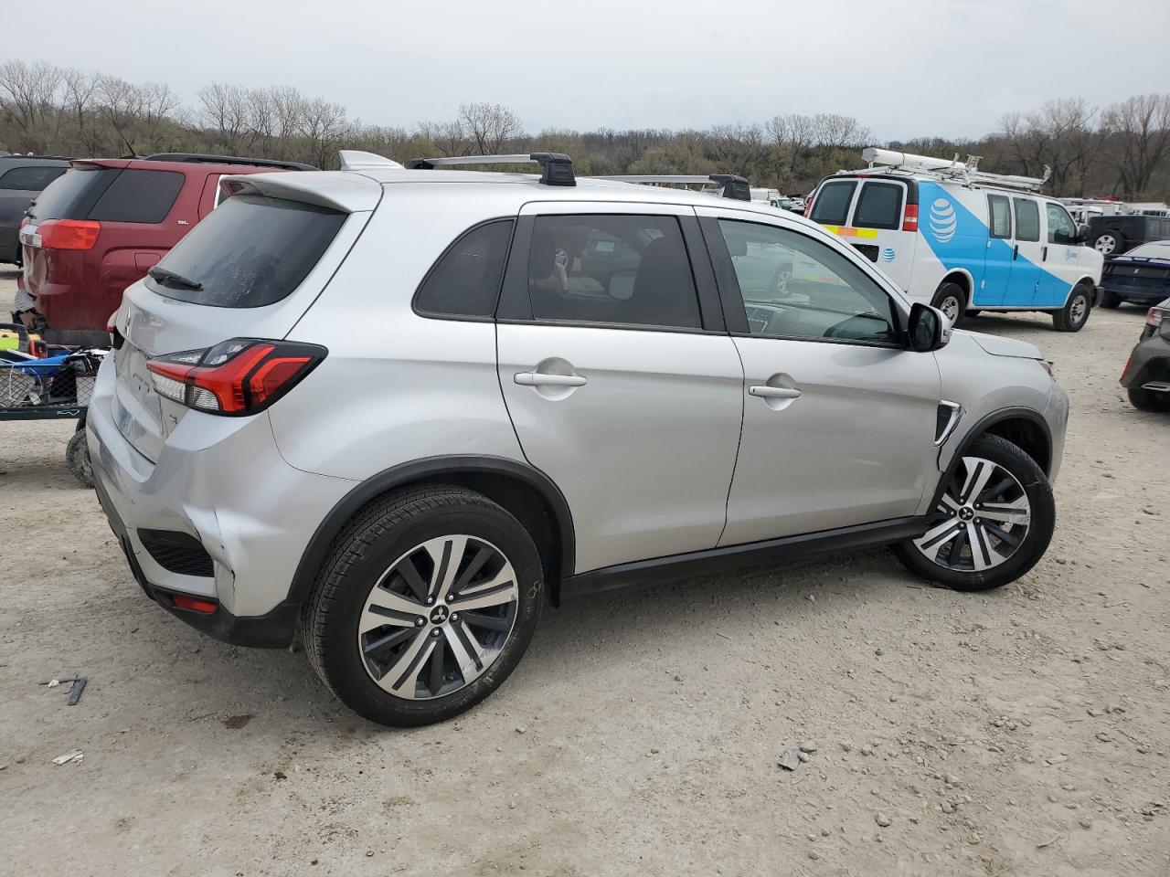 MITSUBISHI OUTLANDER SE