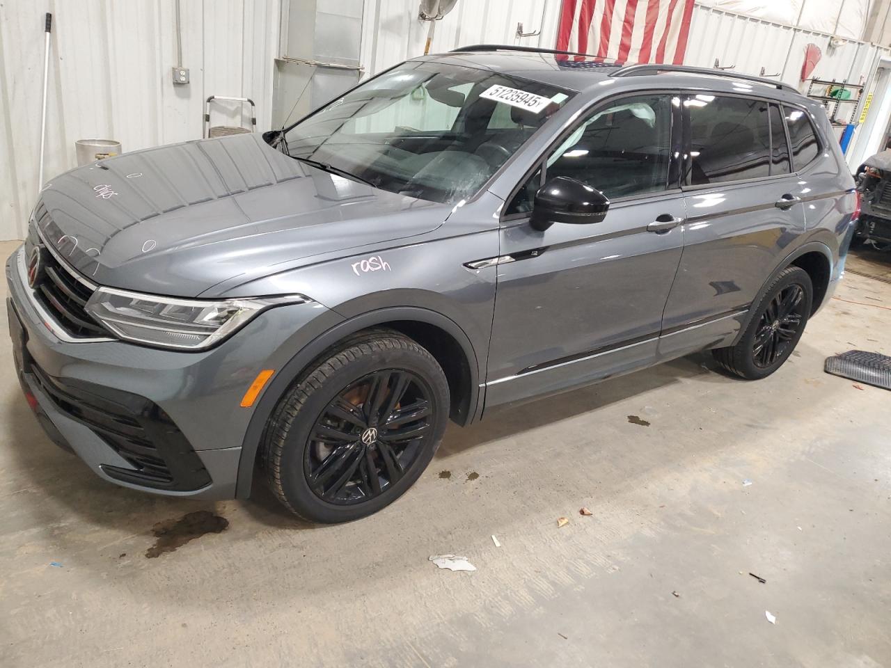 VOLKSWAGEN TIGUAN SE R-LINE BLACK