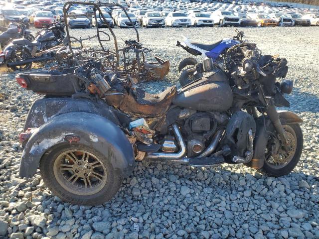 2019 HARLEY-DAVIDSON FLHTCUTG - 1HD1MAF11KB851020