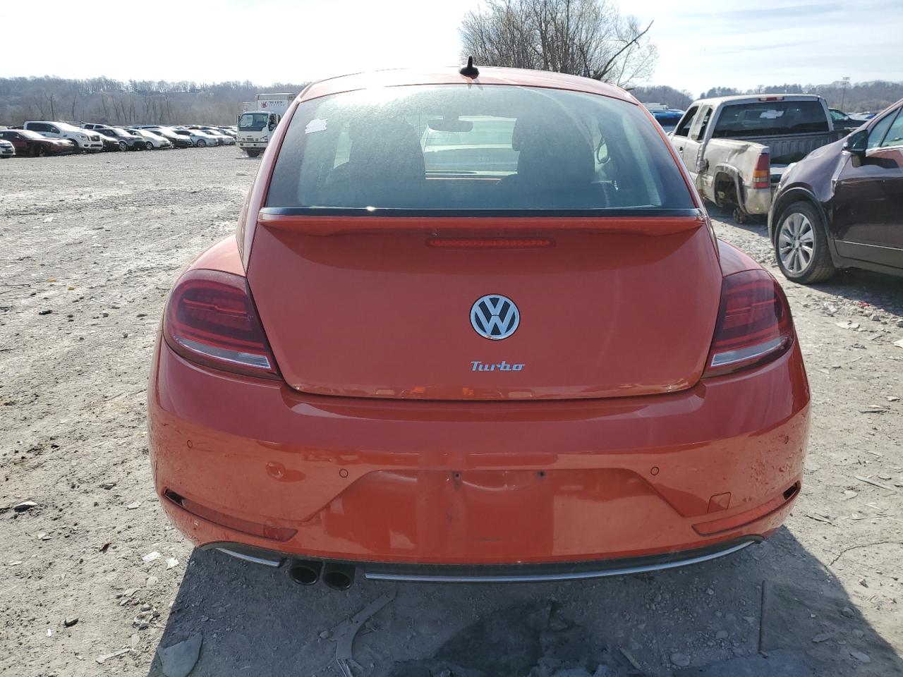 VOLKSWAGEN BEETLE SE