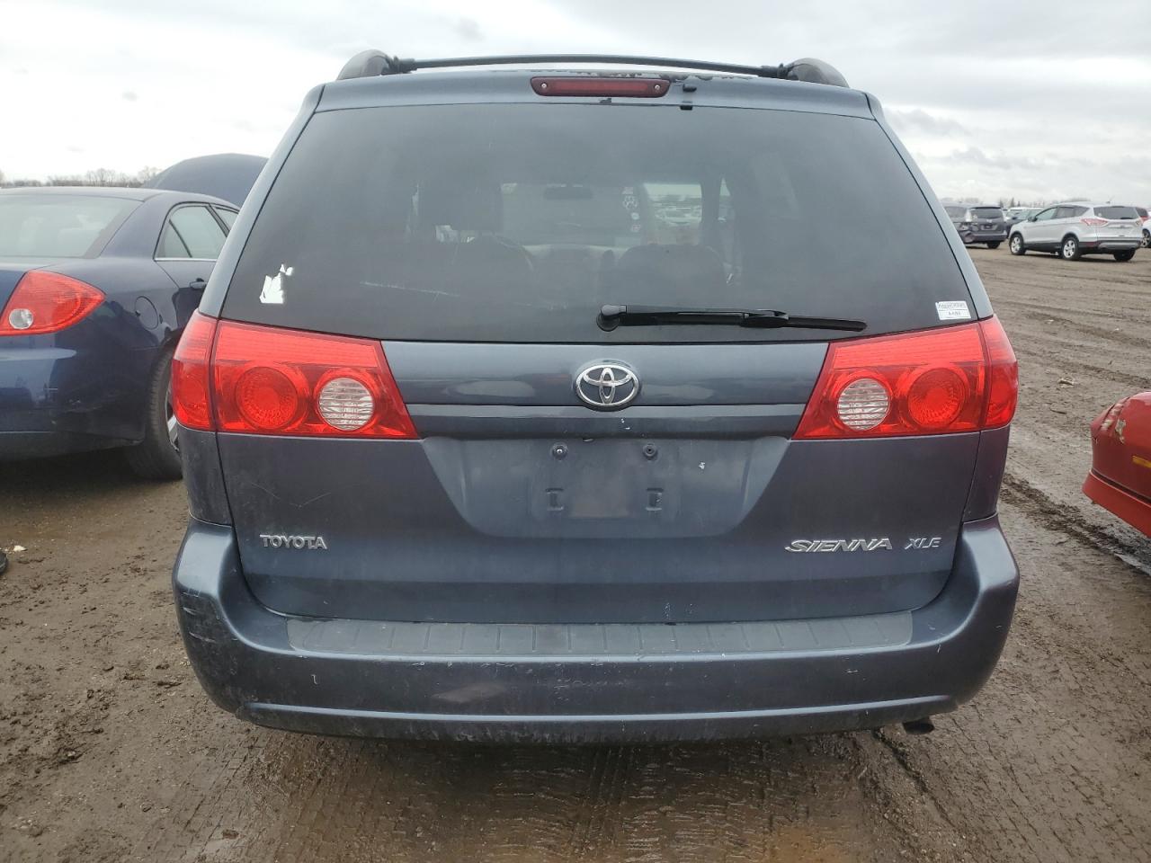 TOYOTA SIENNA XLE