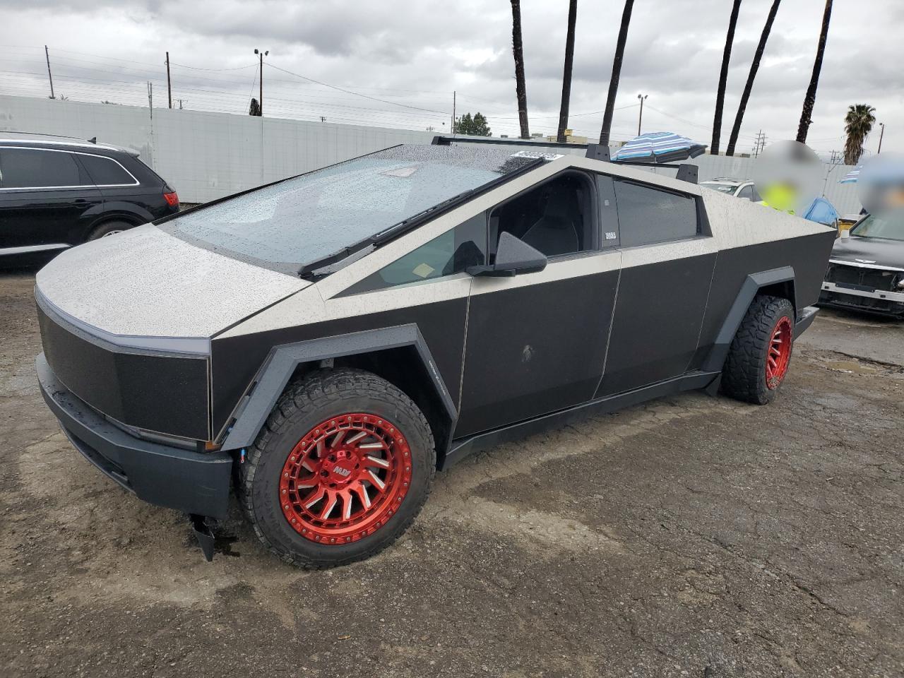 TESLA CYBERTRUCK
