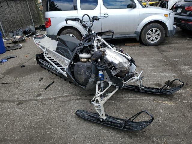 POLARIS SNOWMOBILE