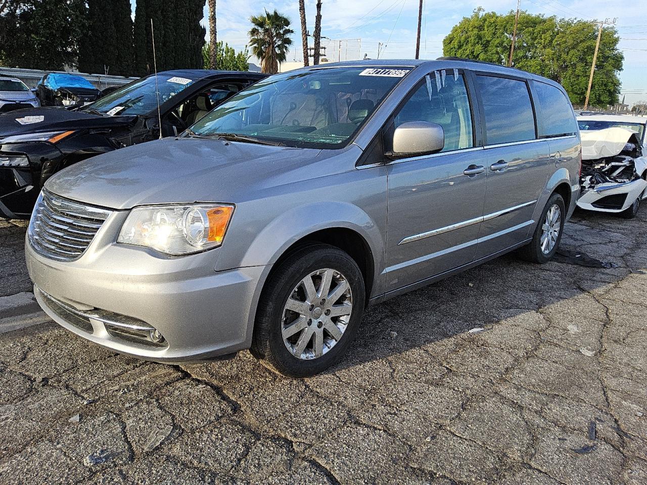 CHRYSLER TOWN & COUNTRY TOURING