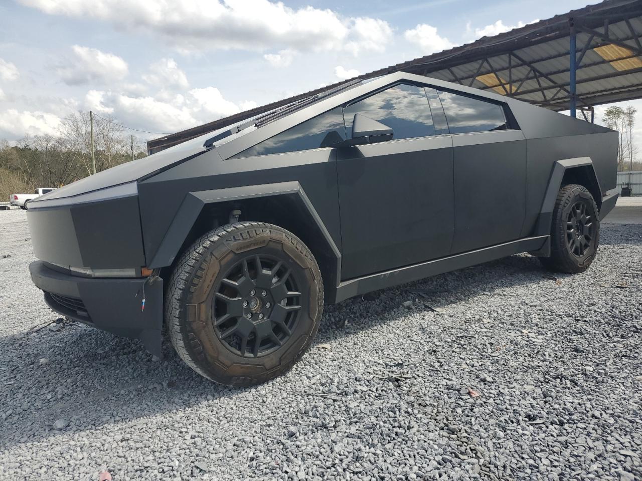 TESLA CYBERTRUCK