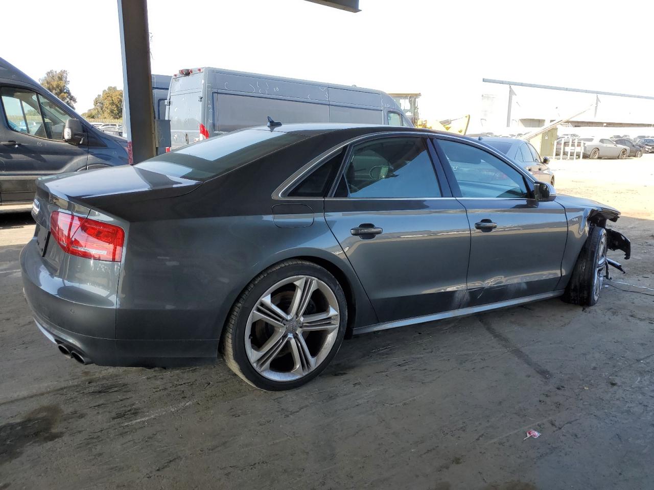 AUDI S8 QUATTRO