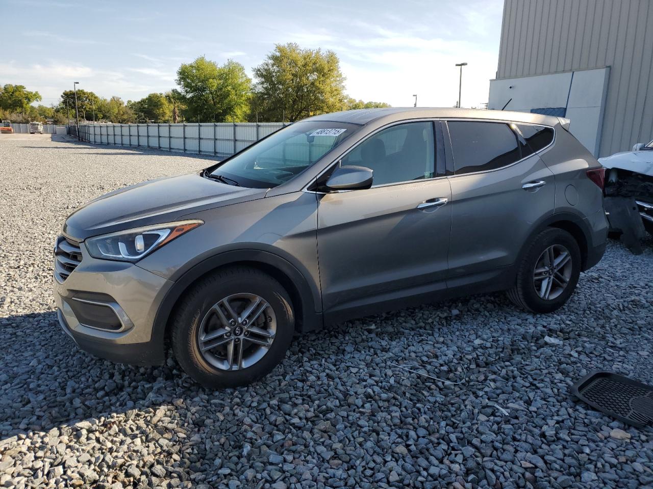 5NMZT3LB8JH053608 HYUNDAI SANTA FE S 2018
