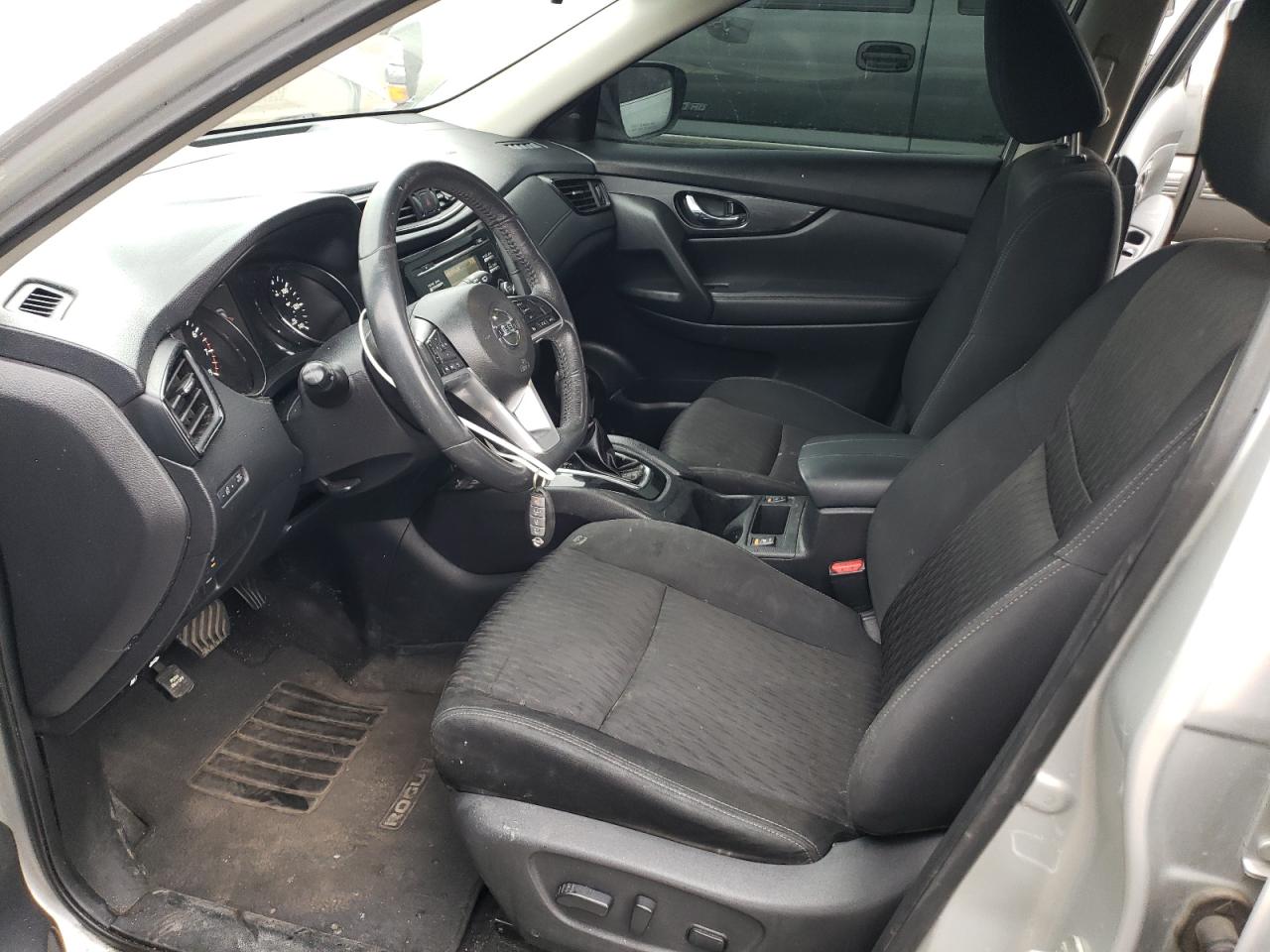 KNMAT2MV8HP606226 NISSAN ROGUE 2017