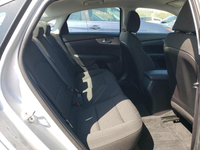3KPF24AD6ME383291 KIA FORTE FE