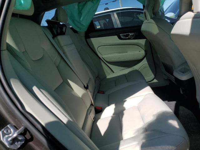 2018 VOLVO XC60 T6 MO YV4A22RK7J1072210