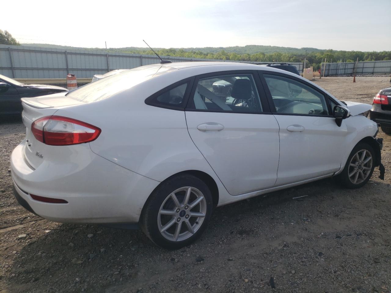 3FADP4BJ1KM133236 Ford Fiesta SE 3