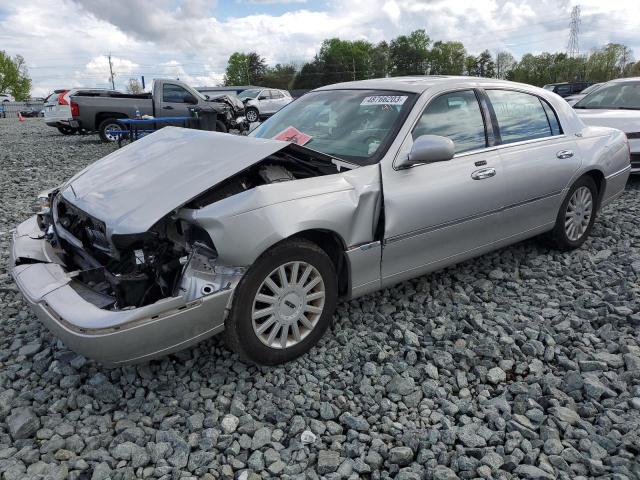 2005 Lincoln Town Car Signature Limited