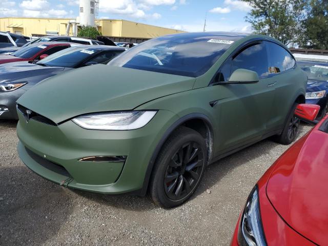 Carros dañados por inundaciones a la venta en subasta: 2022 Tesla Model X