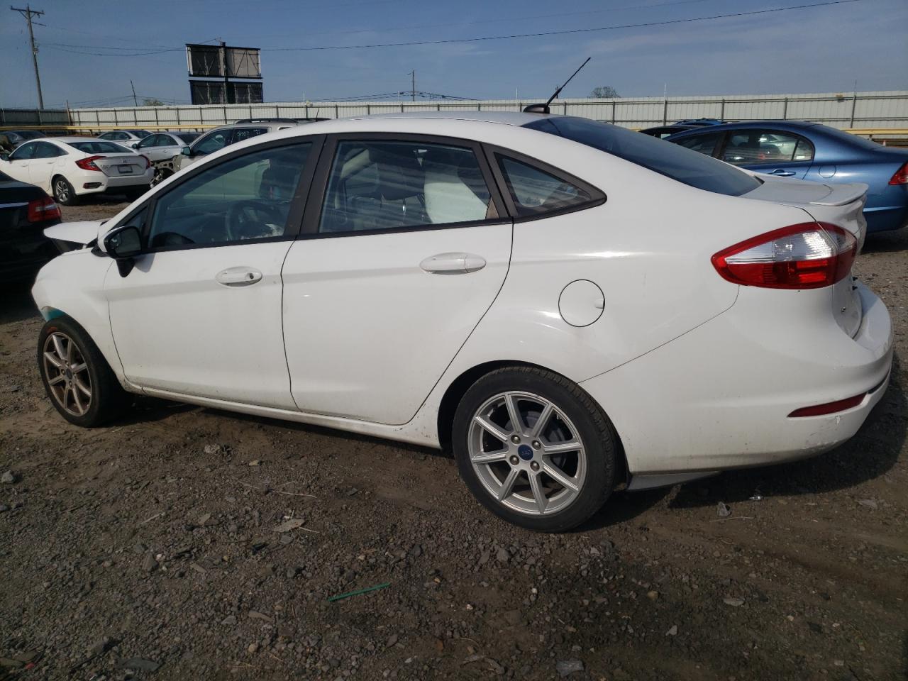 3FADP4BJ1KM133236 Ford Fiesta SE 2