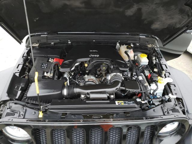 1C4HJXDG5JW181823 Jeep Wrangler Unlimited Sport
