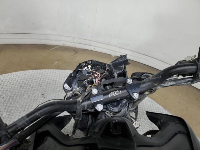 2021 KTM 890 DUKE R - VBKTU9401MM812193