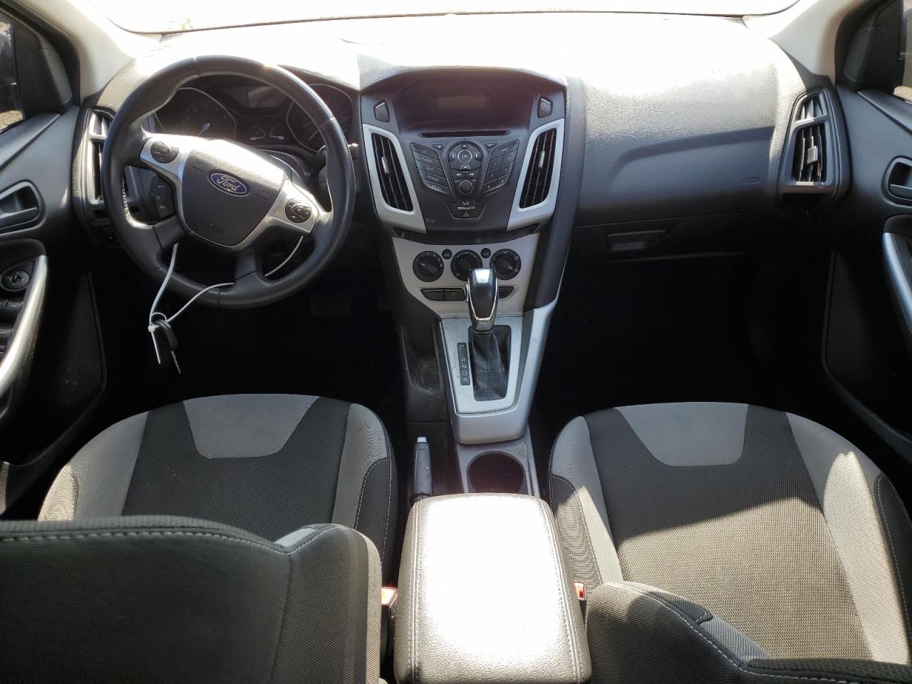 1FAHP3F22CL278318 2012 Ford Focus Se