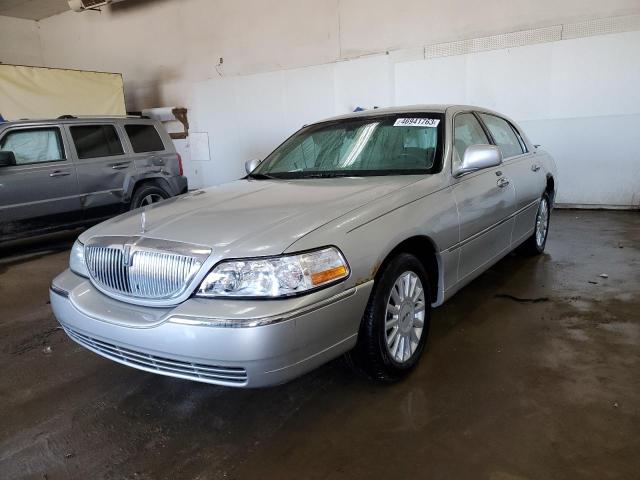 2005 Lincoln Town Car Signature