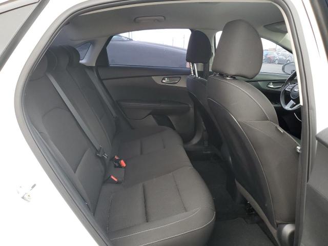 3KPF24AD4ME374976 KIA FORTE FE