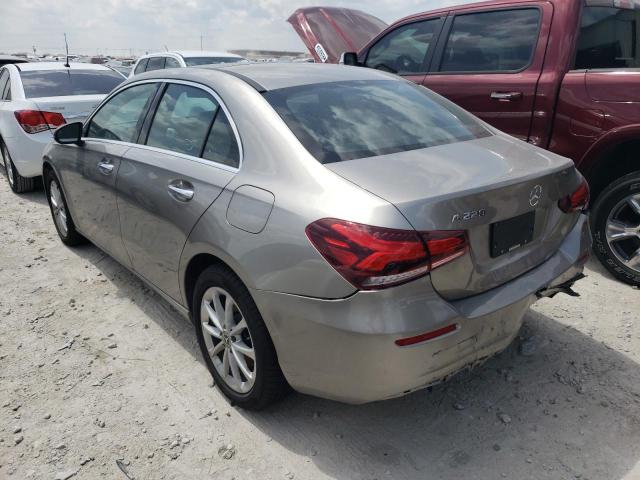 WDD3G4EBXKW026668 Mercedes-Benz A 220