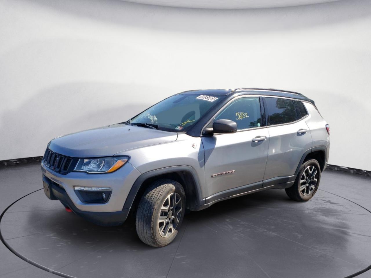 Jeep Compass 2020 багажник