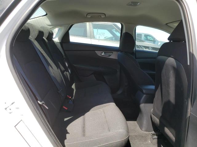 3KPF24ADXME315401 KIA FORTE FE