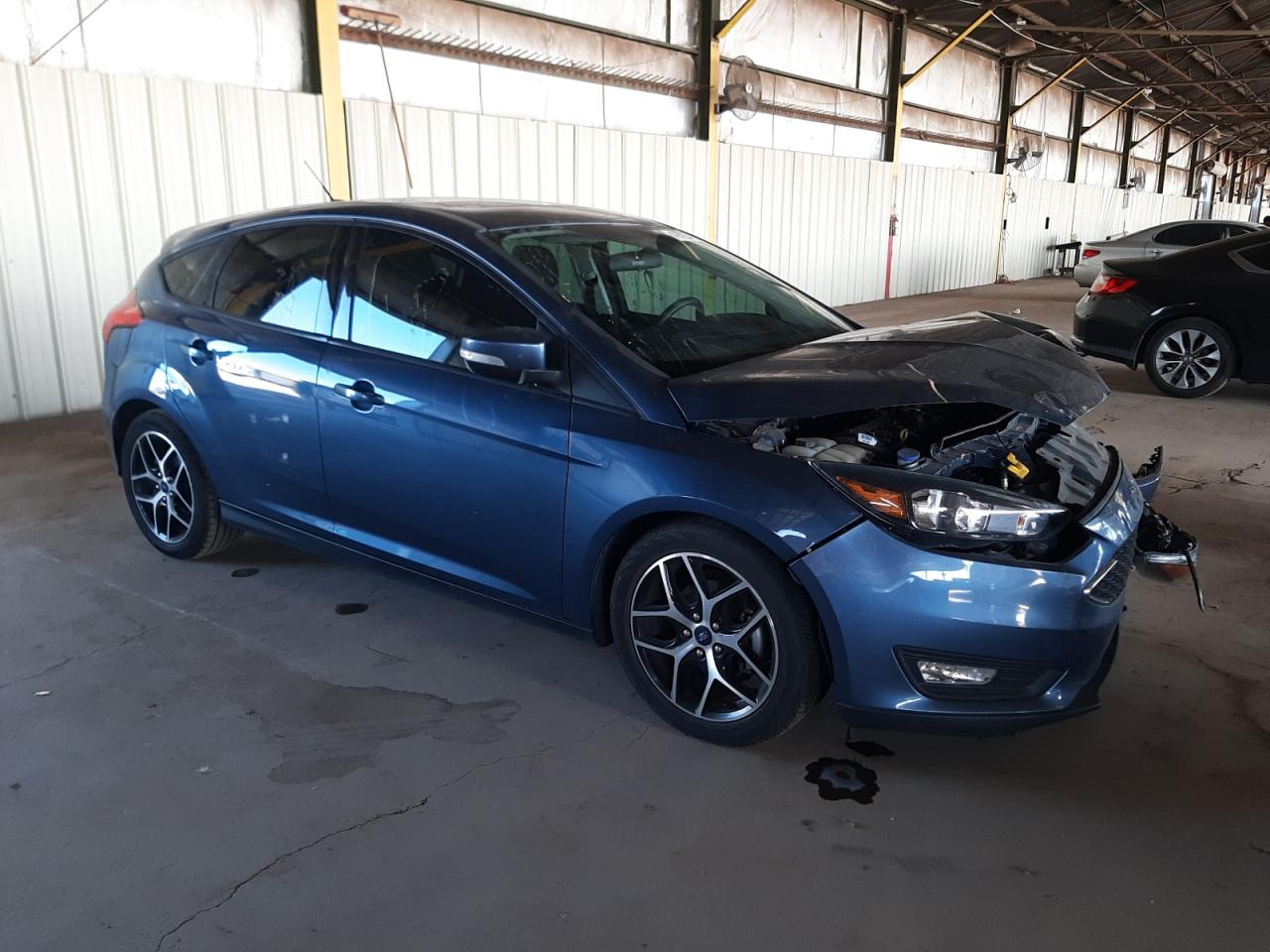 VIN: 1FADP3M22JL224113 2018 FORD FOCUS