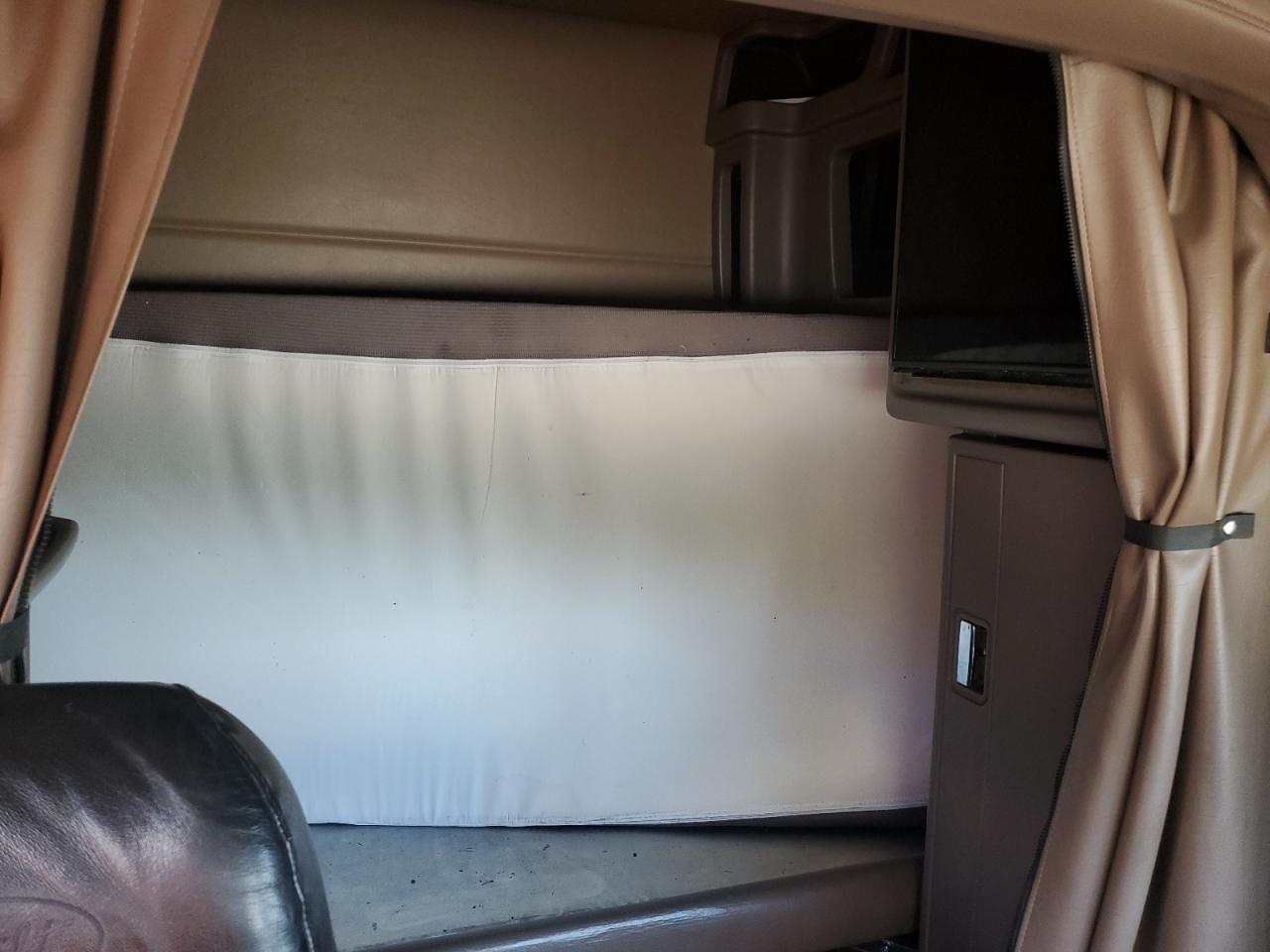 Lot #3240417768 2014 PETERBILT 386