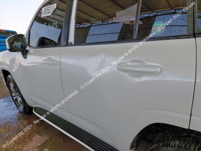 JTMABBBJ4N4037861 Auction: COPART UAE Lot: 49055543 Location: DUBAI INDUSTRIAL CITY - DUBAI JTMABBBJ4N4037861 TOYOTA L-CRUISER 2022 WHITE Photo 10