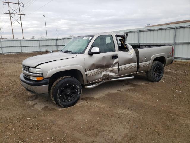 Salvage cars for sale from Copart Bismarck, ND: 2000 Chevrolet Silverado K2500