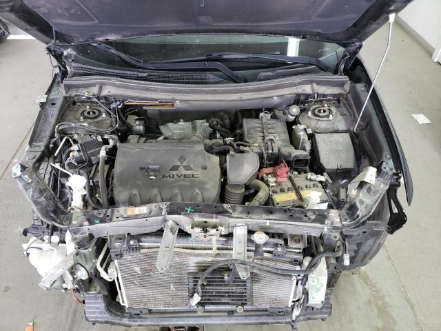 JA4AZ3A33JJ005669 Mitsubishi Outlander Se