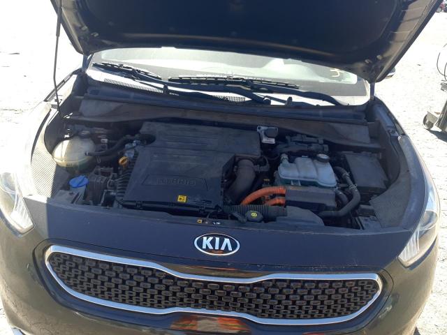 KNDCE3LC9J5138288 KIA Niro Touring