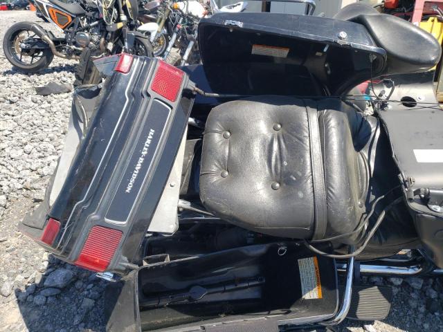 2011 HARLEY-DAVIDSON FLHTK - 1HD1KEM10BB632727