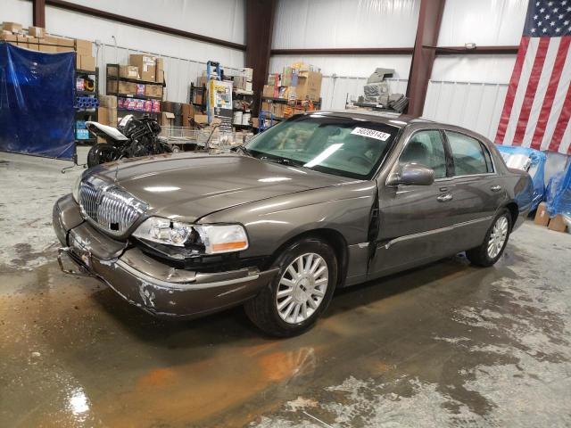 2004 Lincoln Town Car Executive