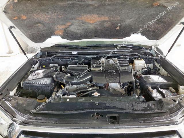 JTMHU01J0J4153373 Auction: COPART UAE Lot: 49954193 Location: DUBAI INDUSTRIAL CITY - DUBAI JTMHU01J0J4153373 TOYOTA L-CRUISER 2018 WHITE Photo 7