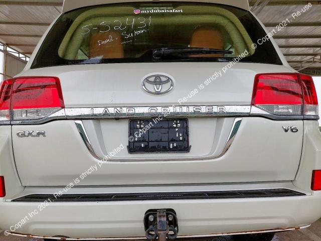JTMHU01J0J4153373 Auction: COPART UAE Lot: 49954193 Location: DUBAI INDUSTRIAL CITY - DUBAI JTMHU01J0J4153373 TOYOTA L-CRUISER 2018 WHITE Photo 12
