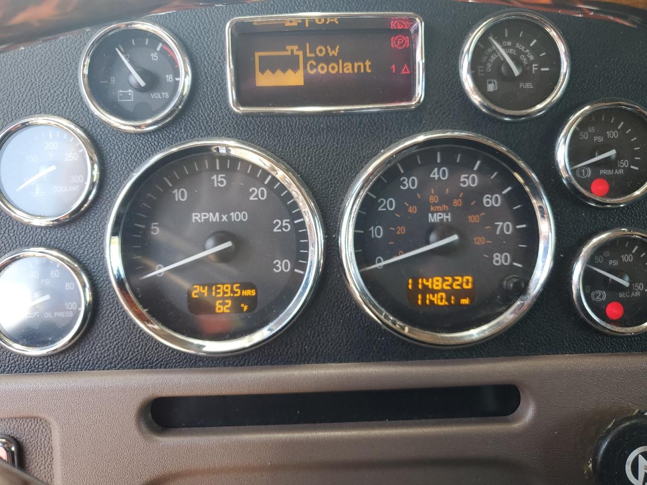 Lot #3240417768 2014 PETERBILT 386