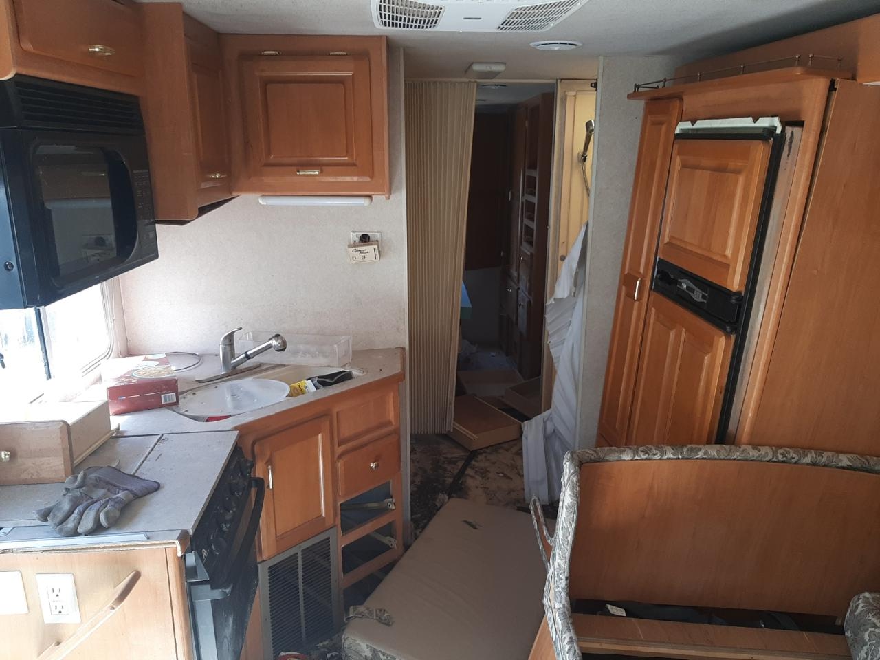 1FDXE45S02HA90770 2002 Egil Motorhome