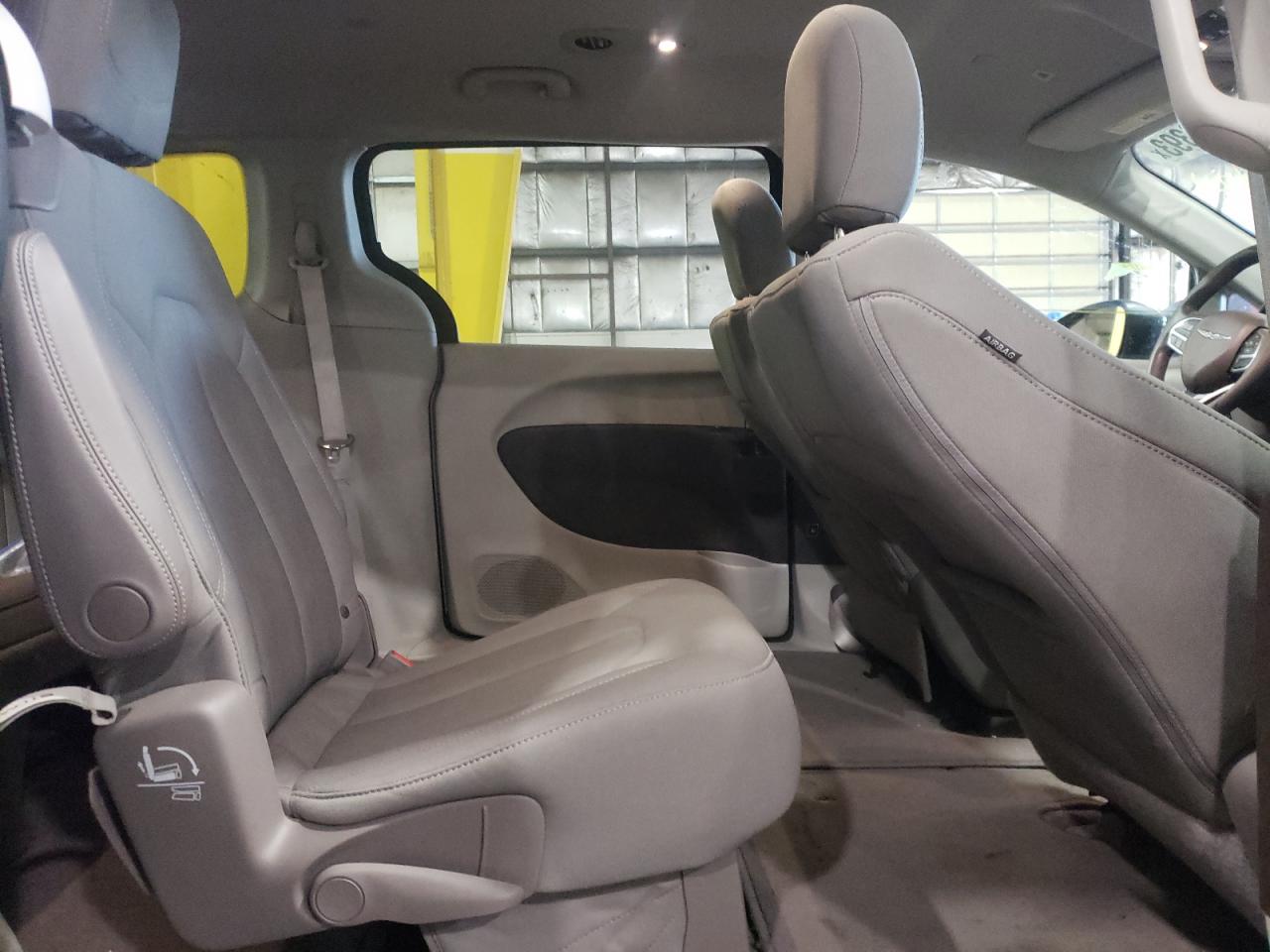 2C4RC1DG4KR566795 2019 Chrysler Pacifica Touring