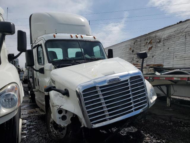 Lot #2521853505 2014 FREIGHTLINER CASCADIA 1 salvage car