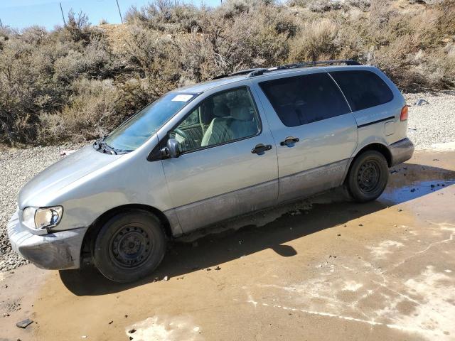 2000 Toyota Sienna LE