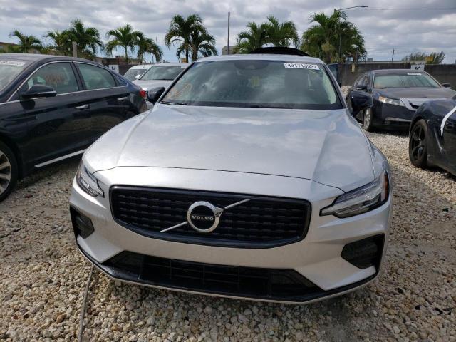 2022 VOLVO S60 B5 MOM - 7JRL12FZ4NG155372