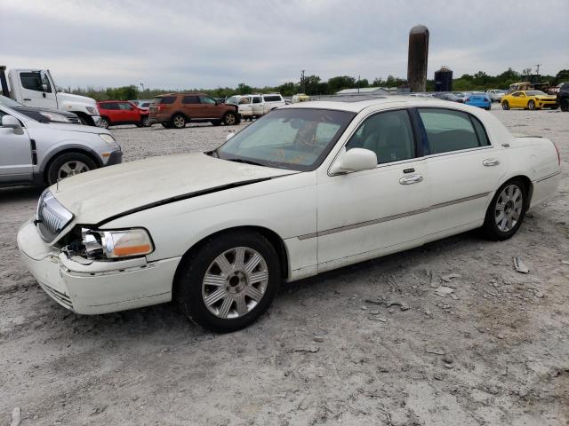 2005 Lincoln Town Car Signature Limited