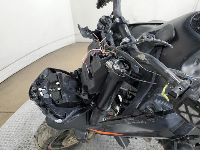 2021 KTM 890 DUKE R - VBKTU9401MM812193