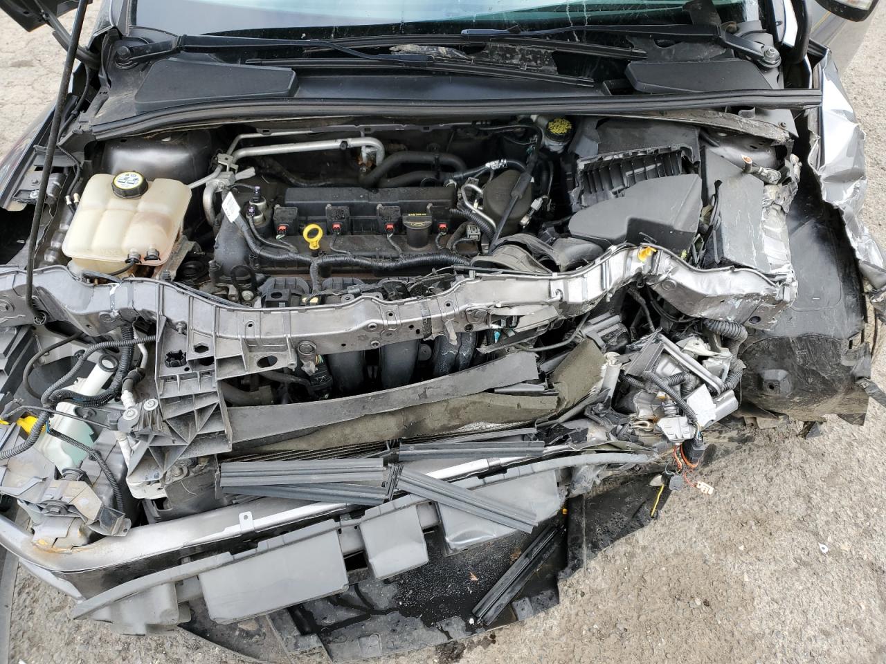 1FAHP3N24CL478134 2012 Ford Focus Titanium