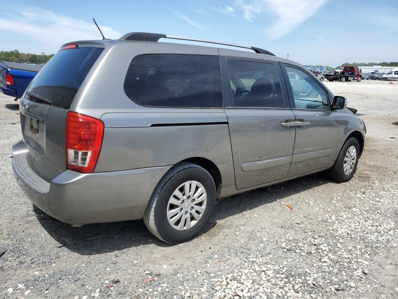 KNDMG4C71B6383945 2011 Kia Sedona Lx