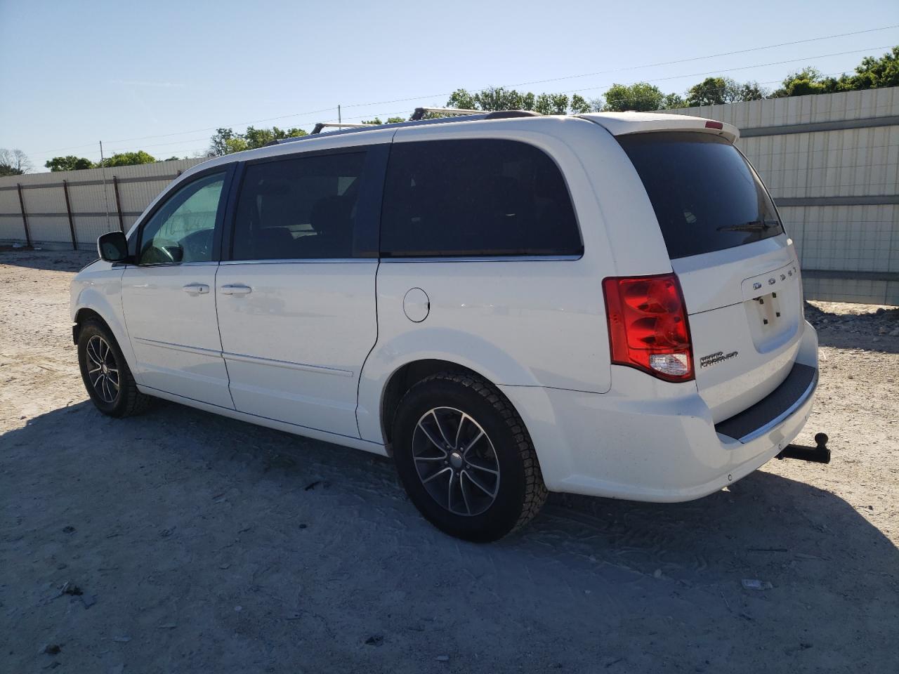 2C4RDGCG9HR693715 2017 Dodge Grand Caravan Sxt