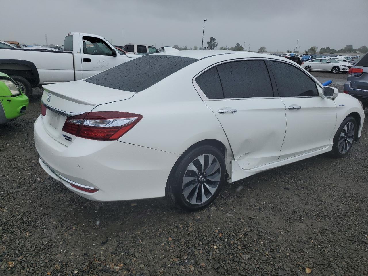 JHMCR6F73HC000884 HONDA ACCORD 2017