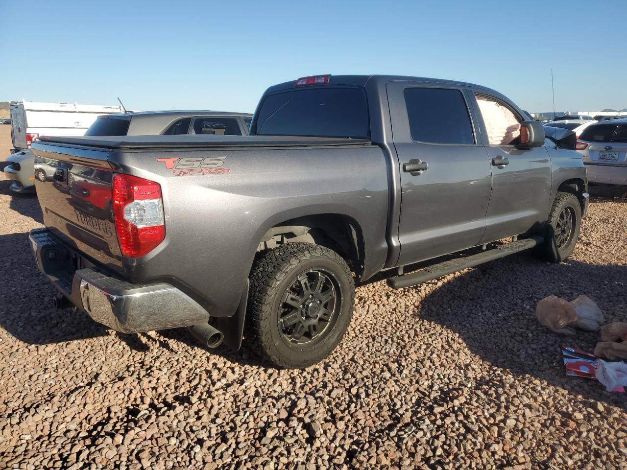 5TFDW5F10HX604762 2017 Toyota Tundra Crewmax Sr5