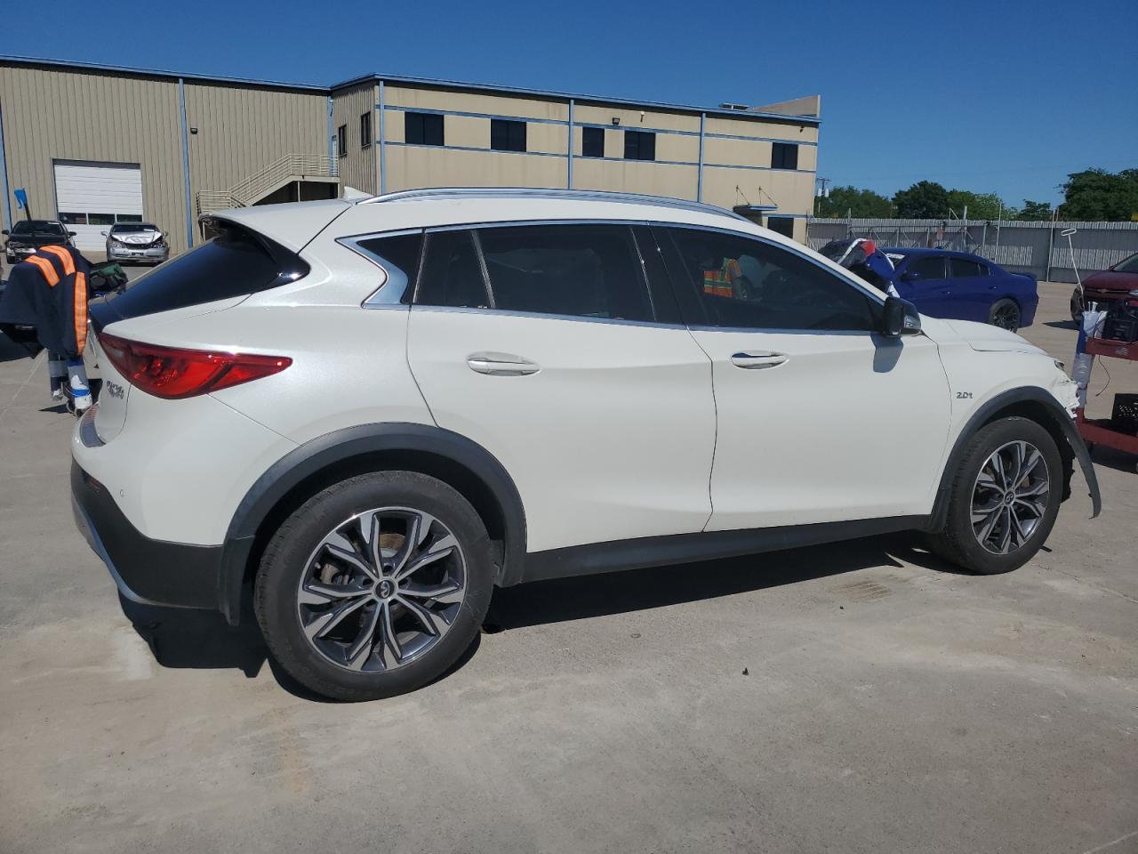 SJKCH5CR4HA030215 2017 Infiniti Qx30 Base